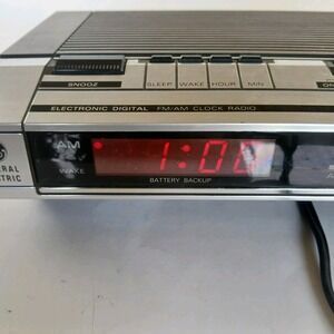 VTG Lloyd's J212 Digital Alarm Clock‎ Radio – Retro MCM 80s AM/FM Tested Works!